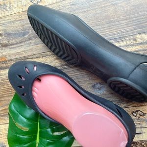 CROCS SIZE 7 BLACK RUBBER FLATS SHOES GARDEN WATERPROOF